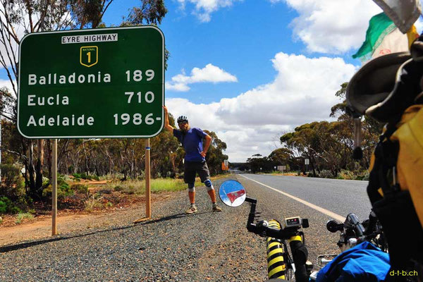AU: Solatrike in Norseman. Distance sign.