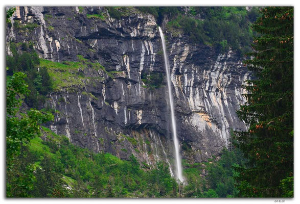 GW0120.Temporärer Wasserfall am Mättenberg