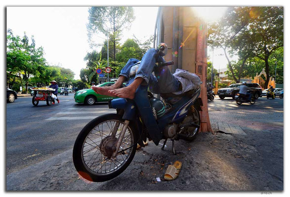 VN0416.HCMC.Scooterschlafplatz