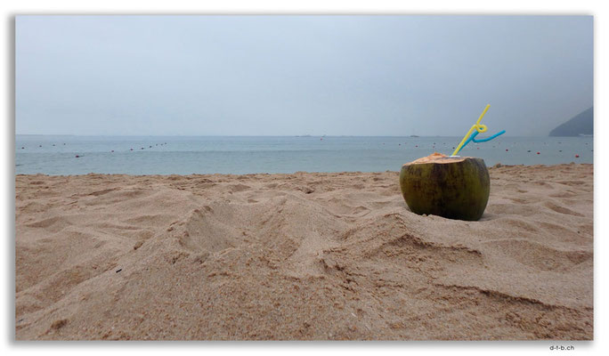 CN0460.Sanya.Donghai Beach bei Regen