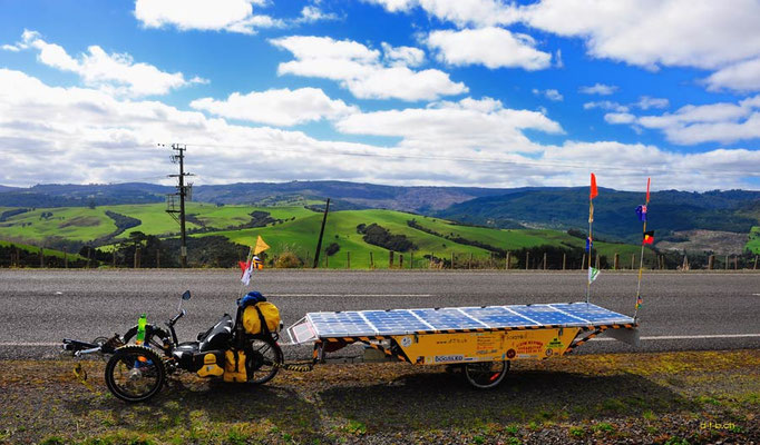 NZ: Solatrike an der Kauricoast