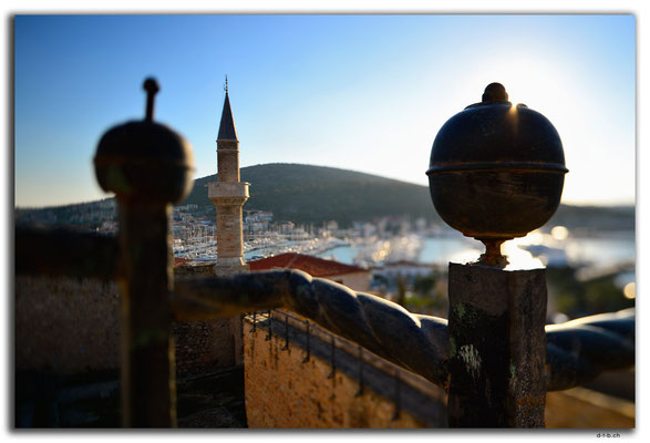 TR0043.Cesme.Schloss