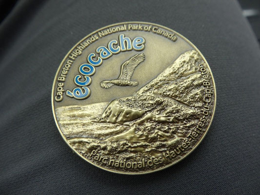 Wer die Geocaching-Challenge bewältigt, erhält die offizielle Geocoin des Cape Breton Highlands National Parks.