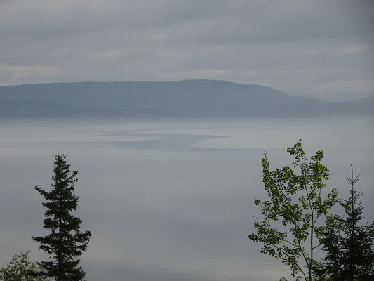 Urlaub in Quebec: Morgennebel nahe Pointe-a-la-Garde.