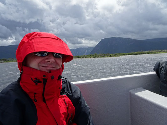 Gros Morne National Park in Neufundland: Für die Bootstour im Western Brook Pond habe ich mich hier mal in winddichte Schale geworfen. Wie sich schnell zeigen sollte, war das die richtige Entscheidung.