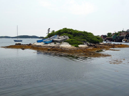 Boote in einer Bucht auf dem Weg nach Peggy's Cove.