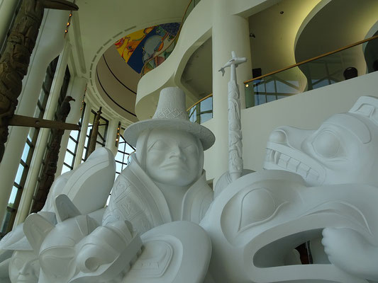 Urlaub in Ottawa: Blick auf eine tolle Skulptur in der Grand Hall des Canadian Museum of History.