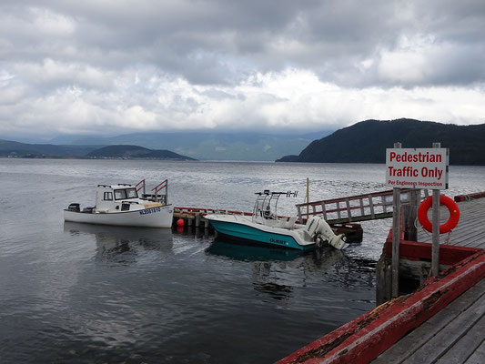 Gros Morne National Park: Blick auf die Fähranlegestelle in Woody Point.