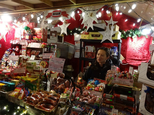 Verkaufsstand auf dem Weihnachtsmarkt im Distillery District von Toronto.