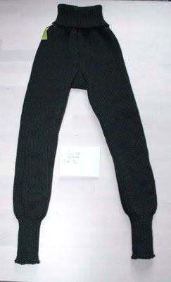 Strickhose dunkles grün; ab Gr. 92/98; 48 €