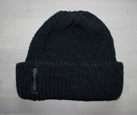 Strickmütze aus reiner Wolle; 25 €