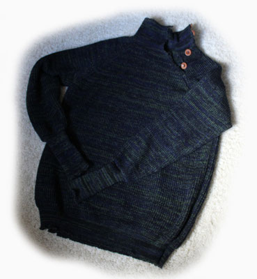 Pullover nach Maß aus Synthetik mit Daumenlöchern und Knopfleiste > 110 €