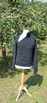 Pullover aus Synthetik von ritsch-ratsch gestrickt - noch unfertig
