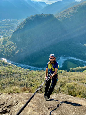 Daniel Fritschi am Klettern auf Monte Garzo bei Pontebrolla