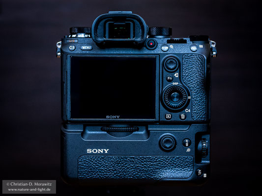 Sony Alpha 9 mit Batteriegriff, Rückseite