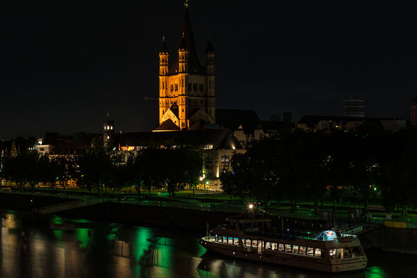 Groß St. Martin, von der Hohenzollernbrücke gesehen