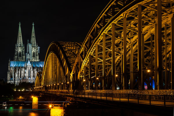 Dom hinter Hohenzollernbrücke