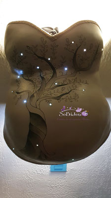 Moulage veilleuse arbre de vie réalisé entièrement à la main modèle unique #moulagefuturemaman #moulage #futuremaman #bidou #bellycast 