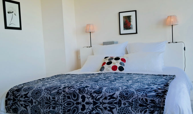 Villa Lascaux Bedroom 3, large bed