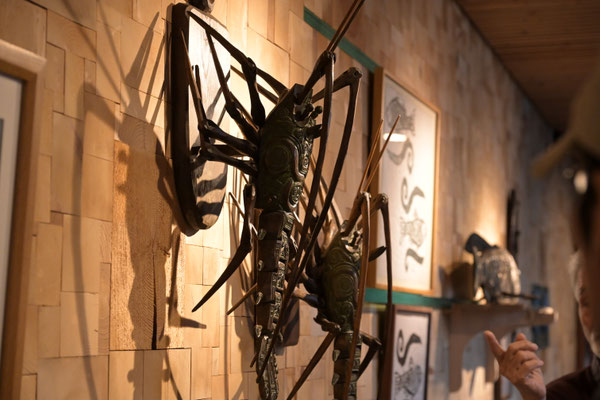 緻密な関節と吸い込まれるような模様