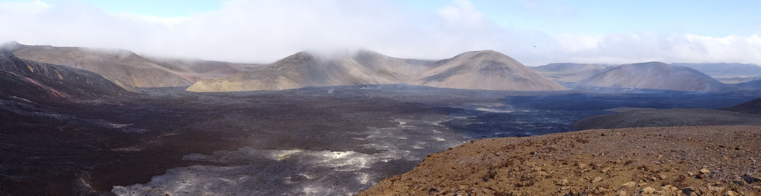 Panoramablick über das Lava-geflutete Tal Meradalir.