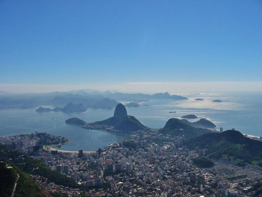 Blick vom Corcovado auf den Eingang zur Bucht von Rio de Janeiro.