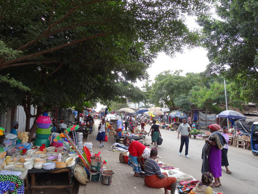 Straßenmarkt in Moshi.