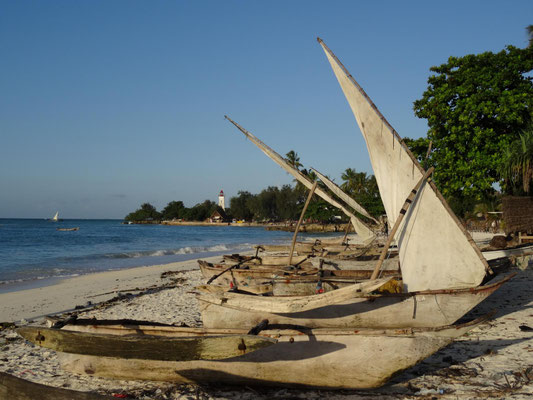 Fischerboote am Strand.
