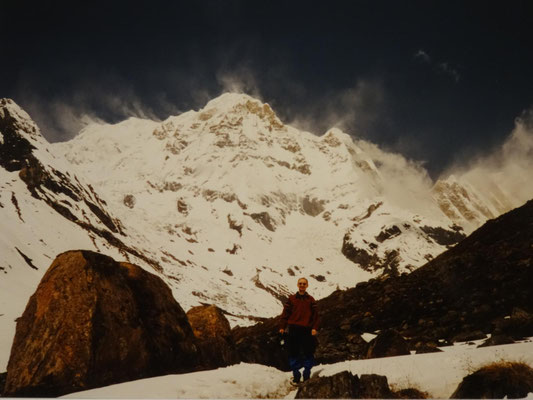 2001: Annapurna, Nepal. Eines der wenigen gut gelungenen Analogfotos dieser Reise. Sie gab den Ausschlag für mich in die Digitalfotografie einzusteigen.