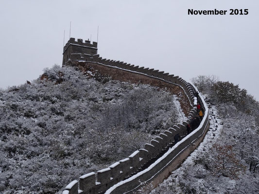 Klimatischer Kontrast: Als wir die chinesische Mauer besuchten, lag dort ca. 10 cm Schnee.