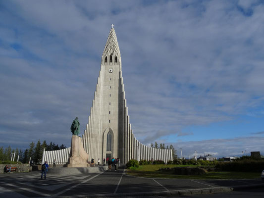 Die Kirche Hallgrimskirkja in Reykjavik, in deren unmittelbarer Nähe sich meine Unterkunft befindet.