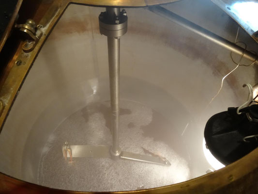 Nach verschiedenen Temperaturintervallen zum Aufschluss des Zuckers aus dem Malz wird in den Läuterkessel gepumpt.