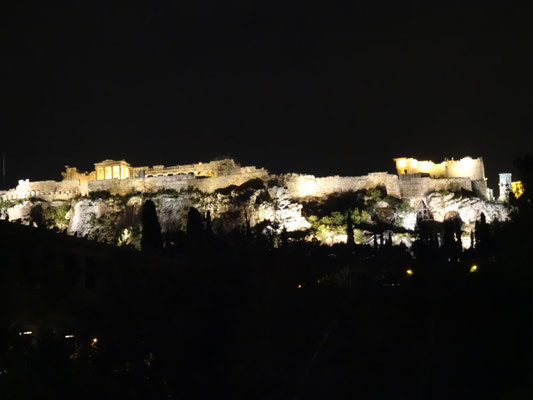 Akropolis bei Nacht.