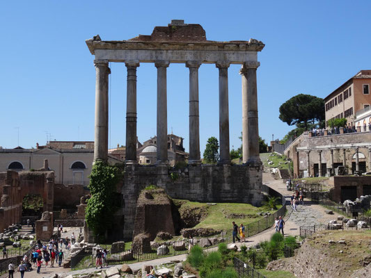 Forum Romanun, überall sind historische Trümmer zu finden. Der Bau der dritten U-Bahnlinie C kommt nur langsam voran.
