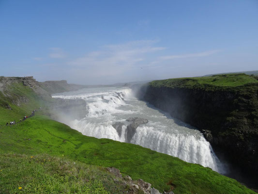 Der Wasserfall Gullfoss ...