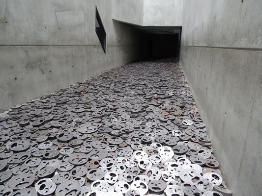 Im Jüdischen Museum wird über jüdisches Leben und den Holocaust informiert.