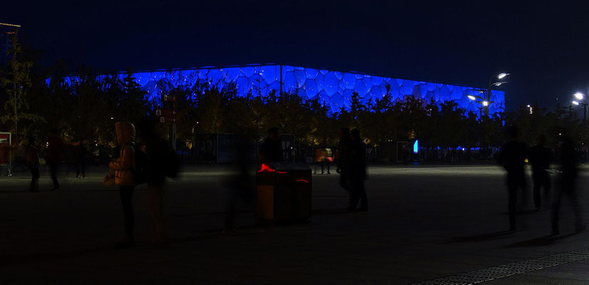 Der Water Cube, das Schwimmstadium der olympischen Spiele 2008, bei Nacht.