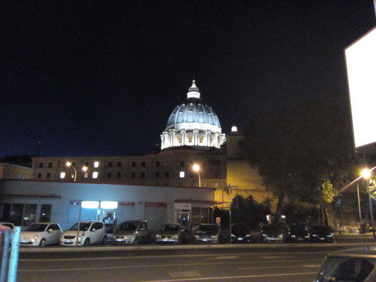 Petersdom aus Richtung des Viertels San Pietro.