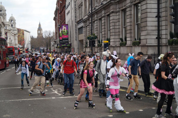 Inline-Parade zu Ostern.