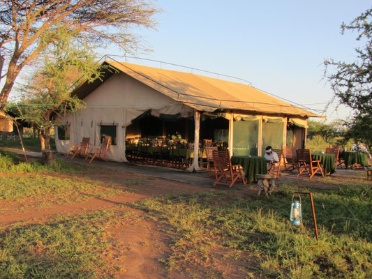 Das Bewirtungszelt der Zelt-Lodge im Serengeti-Nationalpark.