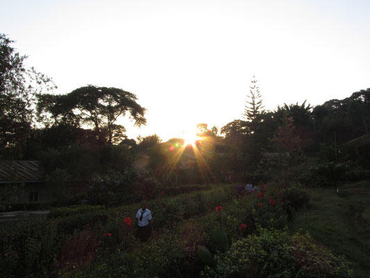 Sonnenuntergang in der Kishumundu Secondary School.