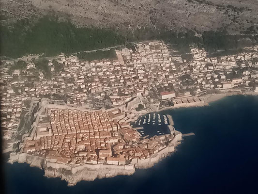 Altstadt von Dubrovnik beim Anflug von Norden auf den Flughafen.