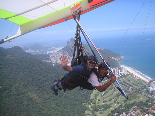 Tandem-Drachenfliegen in Sao Conrado, Rio de Janeiro 2006. Meiner Gastgeberin Prof. Sampaio und Ihrer Familie danke ich für herzliche Gastfreundlichkeit.