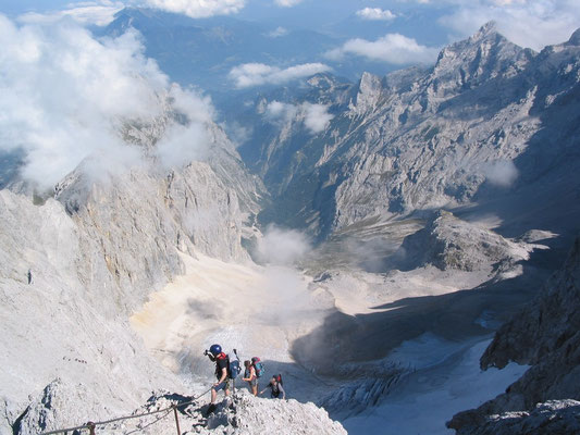 Auf dem Zugspitz-Klettersteig I (Foto: Maria Leidenberger)