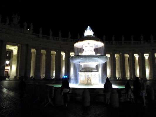 Ein Brunnen auf dem Petersplatz.