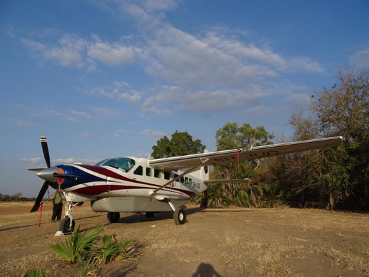 Dann ging es auf Safari: Wir nutzten dazu nationale Flüge mit kleinen Cessna Caravan 208B, die maximal 12 Passagiere transportieren.