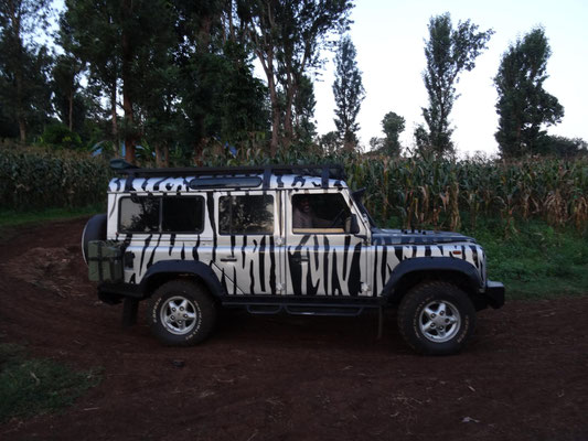 Das Safarifahrzeug von Gabriel Vunde von African Feelings Expeditions (https://africanfeelingsexp.com/), fuer meine Safari im Mkomazi Nationalpark.