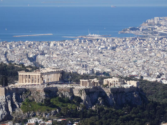 Blick auf die Akropolis vom Likavitoshügel, der höchsten Erhebung Athens.