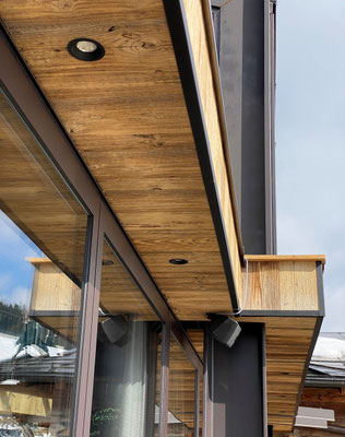 Wände mit altem Holz