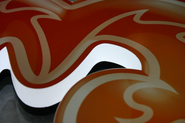 Detail Vollacrylbuchstabe mit frontalem & seitlichem Lichtaustritt